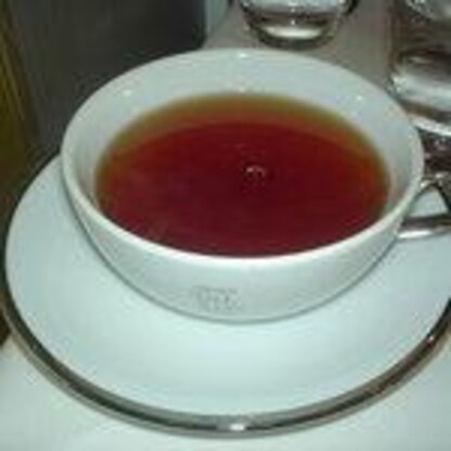 ブルックスの紅茶（ティーパックですが・・・【汗】）で作りました♪
この時期のジンジャーティーって、いいですね（*＾＾*）
冷え性なので、あったまりました☆